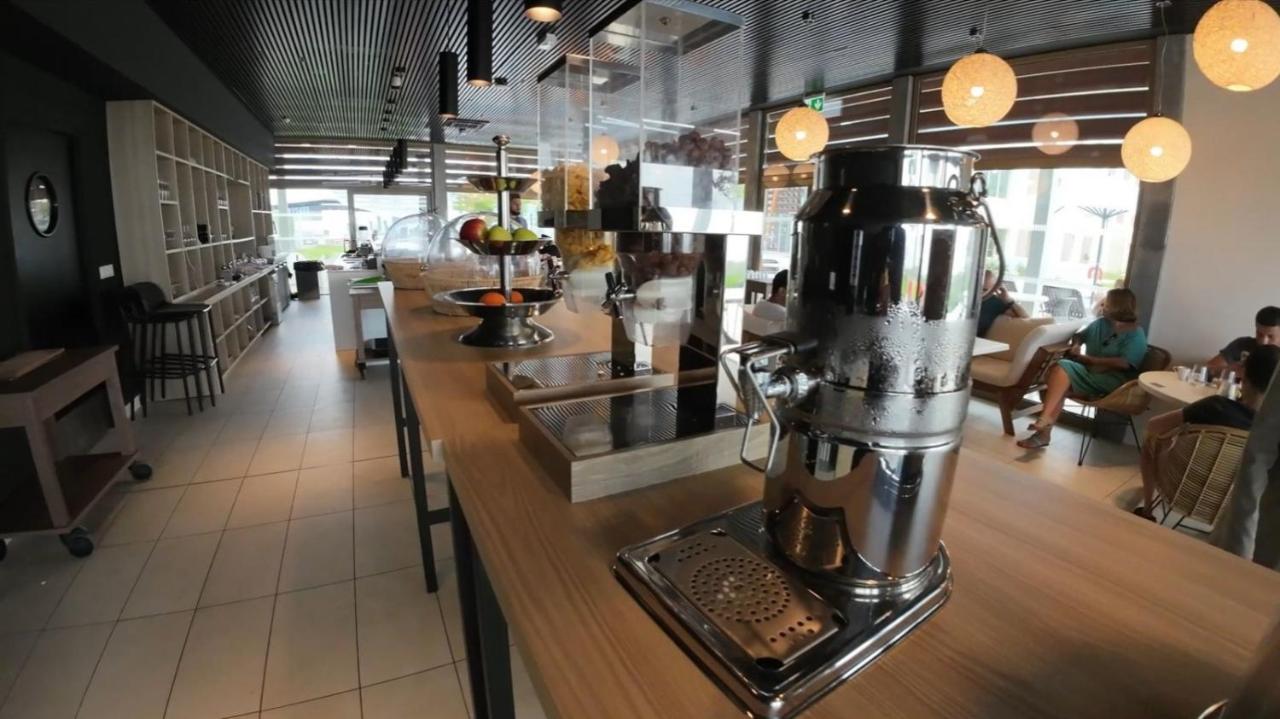 Ibis Styles Mayotte Aeroport Pamandzi Exterior foto